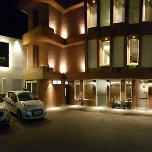 https://mayur-bar-and-restaurant.shimlahotels.net